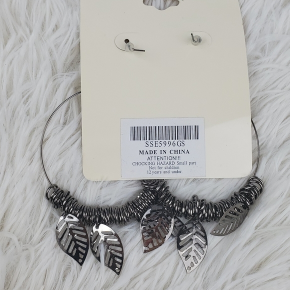 Precious Feather Hoop & Circle Earrings NWT - Picture 3 of 3